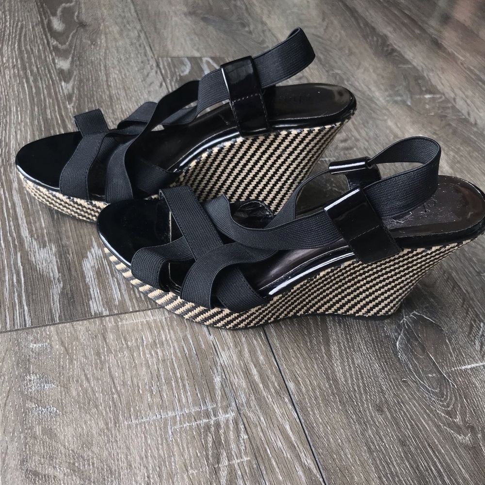 Charles Davis Black And White Wedge Sandals 7.5
